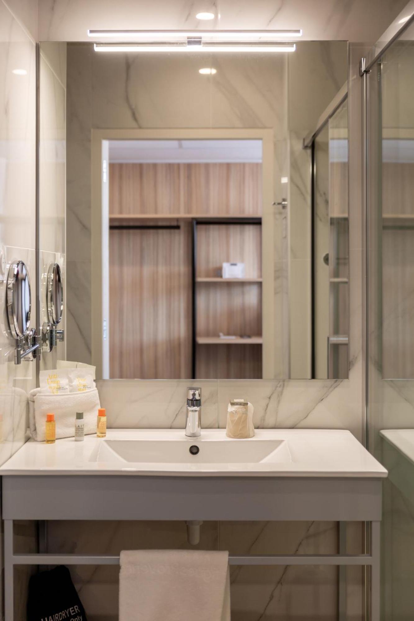Golden Tulip Hotel & Rooftop Martigues Provence Kamer foto